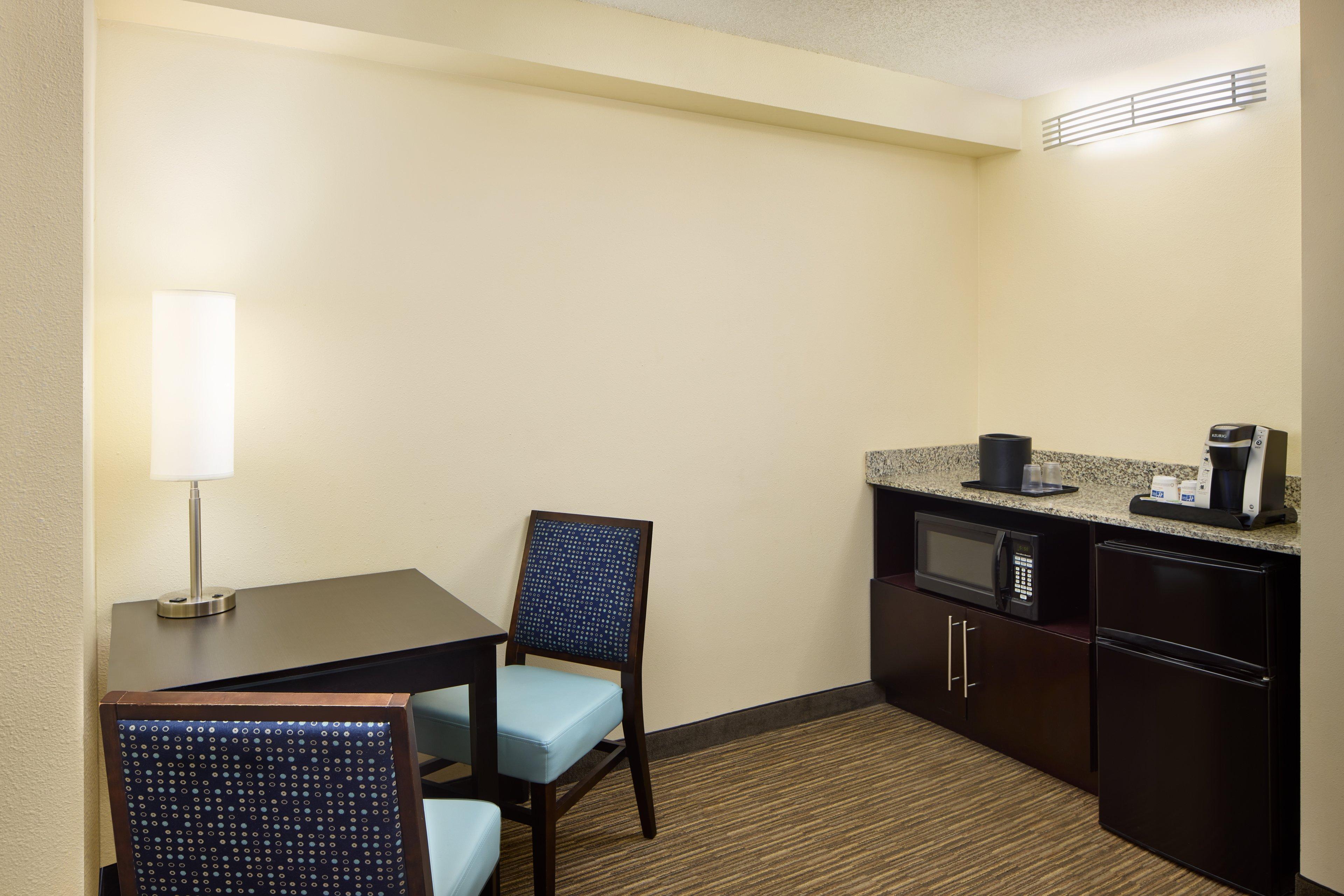 Holiday Inn Express & Suites Alpharetta By Ihg Buitenkant foto