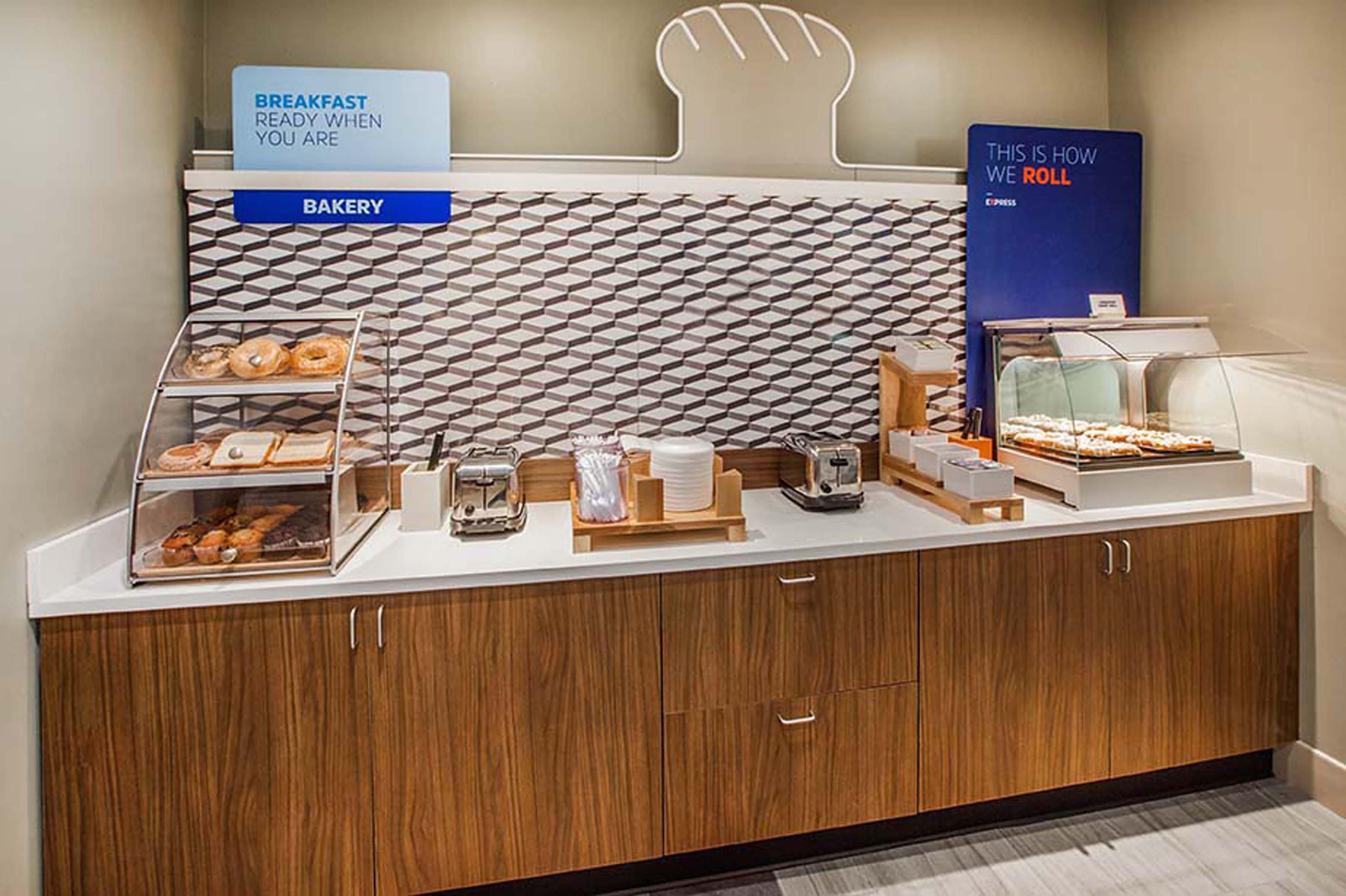 Holiday Inn Express & Suites Alpharetta By Ihg Buitenkant foto